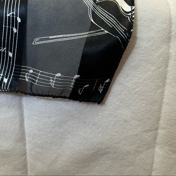 Satin musical scarf - Picture 6 of 7